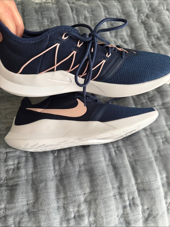 Nike Shoes - Nike sneakers